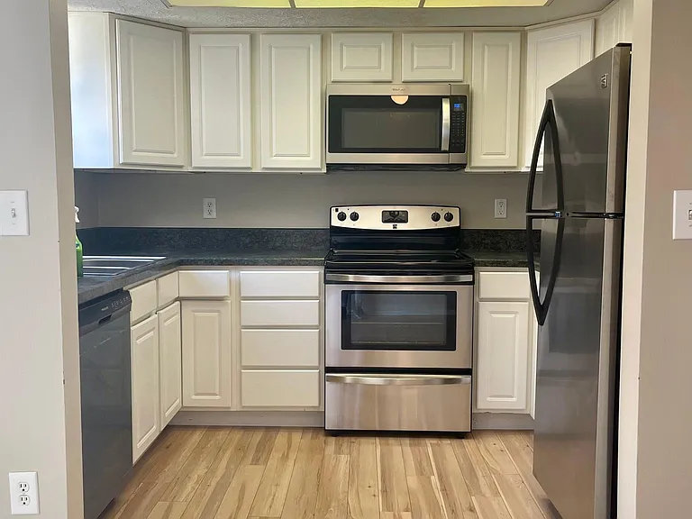 7770 Amberfalls Ct — Photo 9
