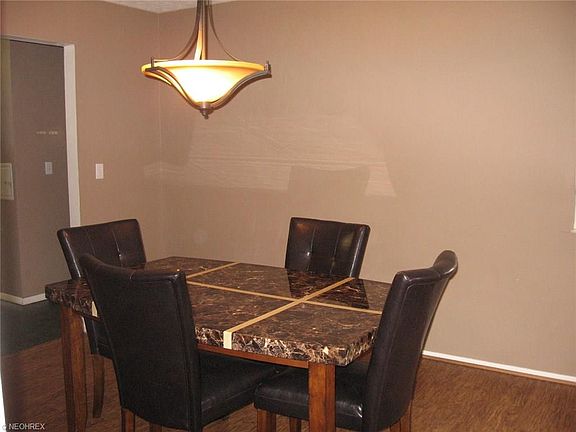 4th image of 3141 Holly Dr