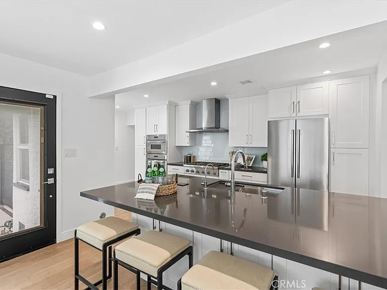1320 Thayer Ave — Photo 12