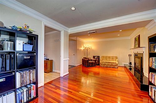 7227_Hadlow_Dr_73002_002