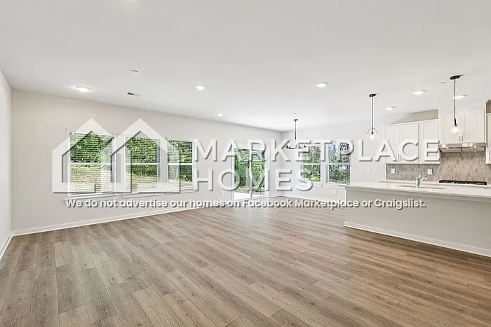 5 bed, 4.0 bath, 3008 sqft, $2,695 — Photo 3