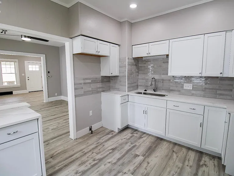 2615 Columbus Ave — Photo 7