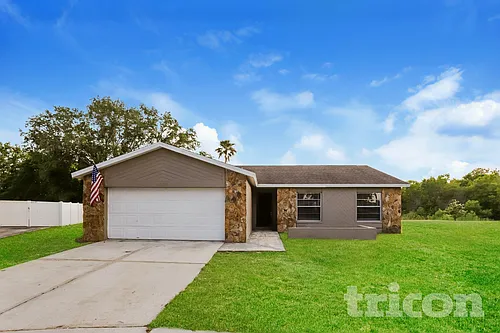 1020 Red Oak Cir Photo 1