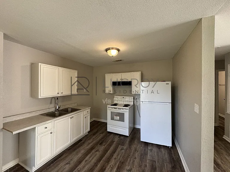 227 Lawrence Rd — Photo 4