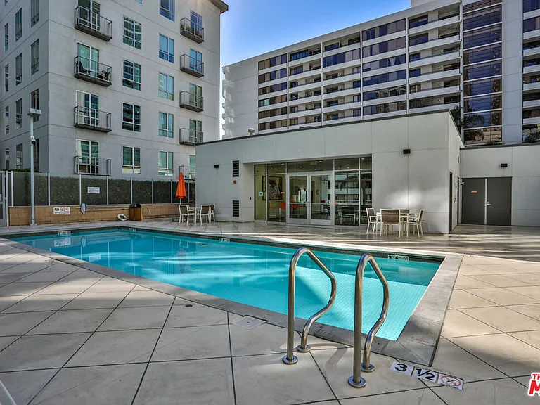 645 W 9th St #201 — Photo 31
