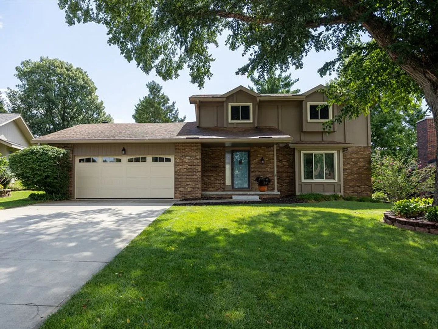 West Omaha Home For Rent — Photo 2