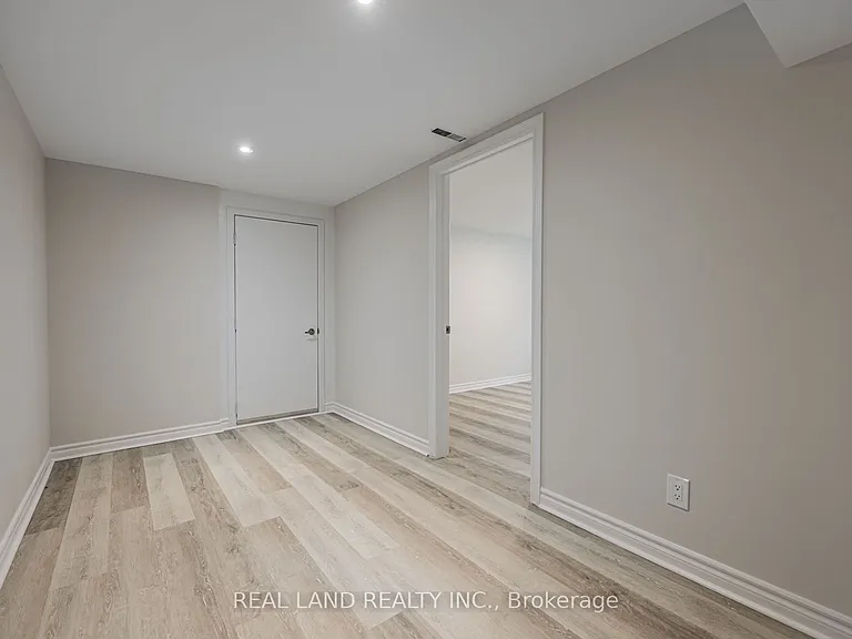 274 Timothy Ct #LOWER — Photo 18