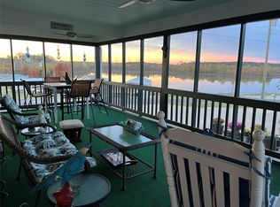 332 S Oak Lee Dr, Onalaska, TX 77360