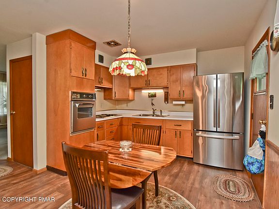 5th image of 827 Somers Ln