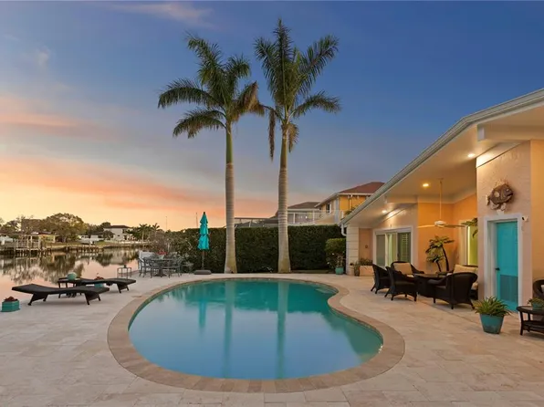 3943 Fontainebleau Dr, Rocky Point, FL 33634