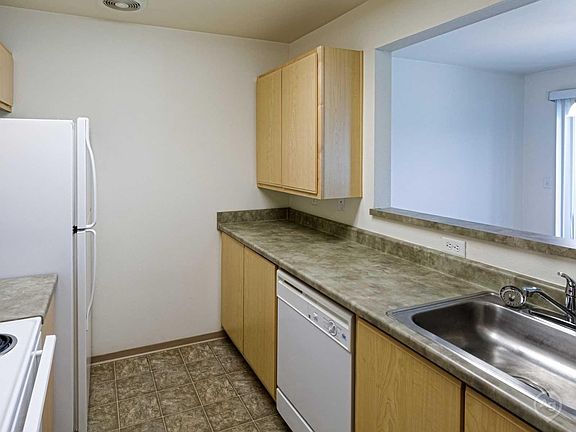 3rd image of 4909 E Upriver Dr APT B205