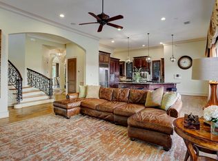 2042 Brentwood Dr, Houston, TX 77019