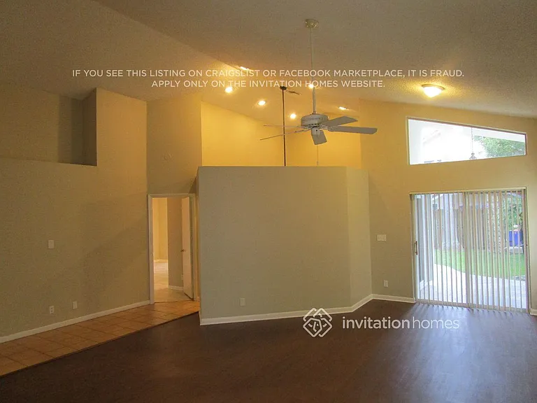 2855 NW 69th Ter — Photo 2