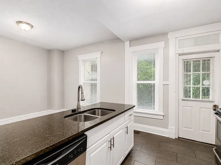 24 E Blake Ave — Photo 15