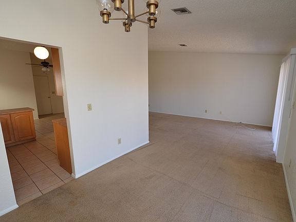 5th image of 201 N Schrader Ln