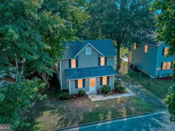 306 Caroline Ave, Ridgely, MD 21660