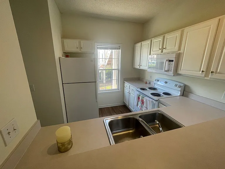 4615 McClelland Dr #G-102 — Photo 4