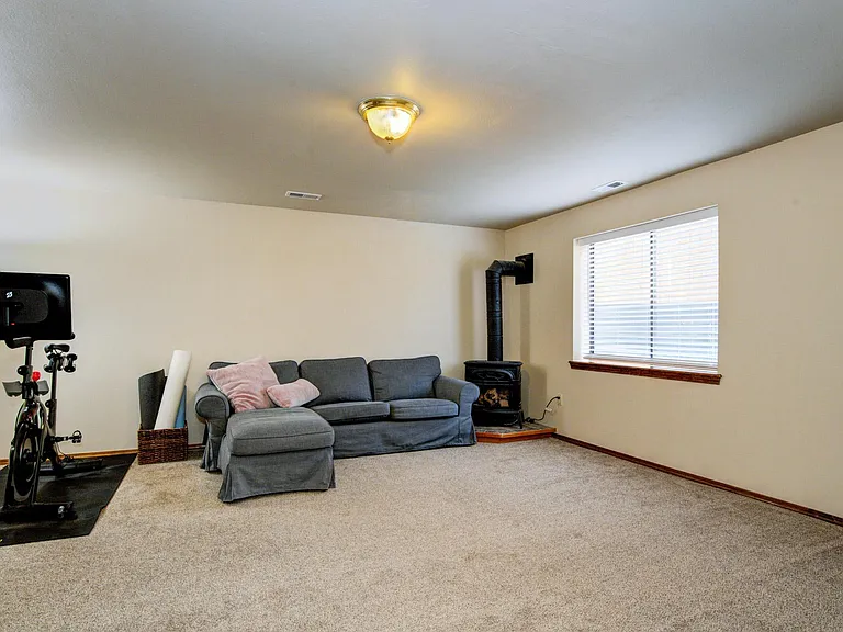 6526 Sproul Ln — Photo 23