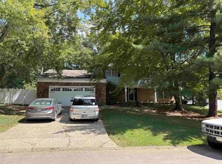 5200 Landview Dr, Newburgh, IN 47630