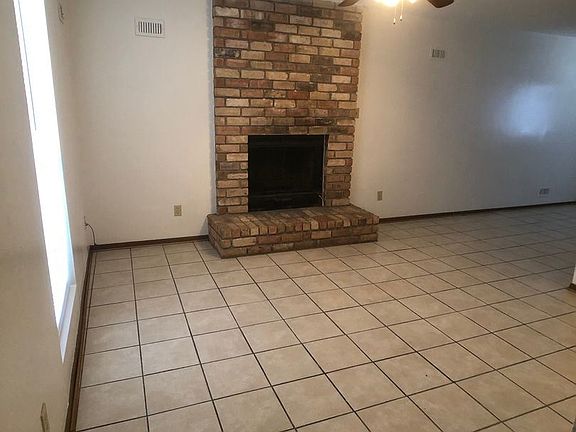 3rd image of 118 Country Ln APT A