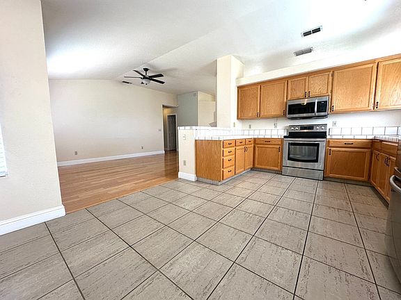 4th image of 366 Vasche Ave