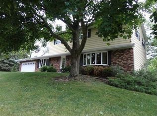 1420 Ravenoaks Trl, Oregon, WI 53575
