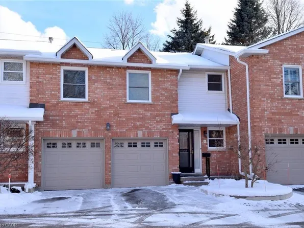 230 Meadowbrook Dr #8, Hamilton, ON L9G 4V2