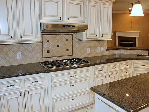 3rd image of 2713 E Reata Dr