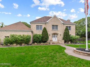 696 Schoolhouse Ln, Toms River, NJ 08753