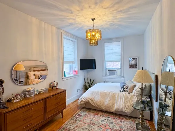 926 President Street 2R image 1 of 10