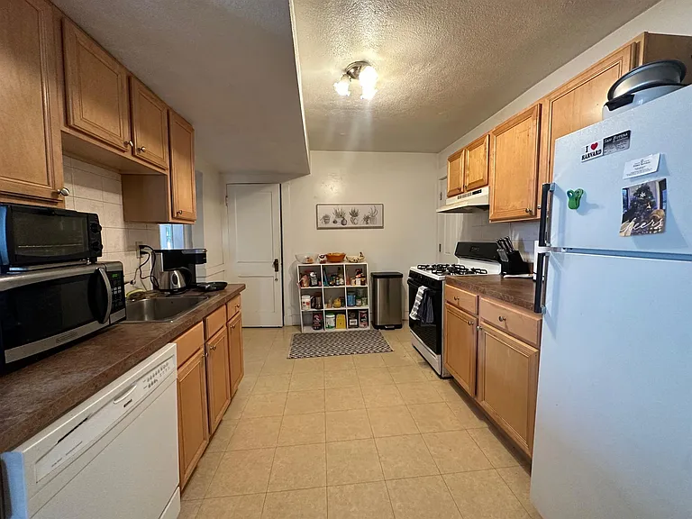 225 Summer St — Photo 8