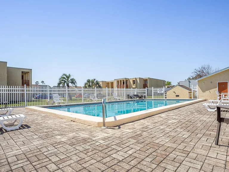 Aztec Villa Apartments — Photo 33