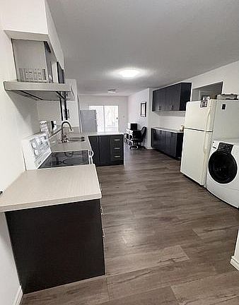 3rd image of 6 Pearl Ann Dr