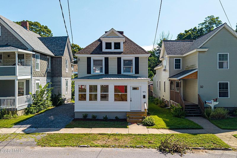 2nd image of 32 1/2 Oak Street