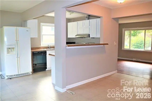 3 bed, 1.5 bath, 1919 sqft, $1,600 — Photo 4