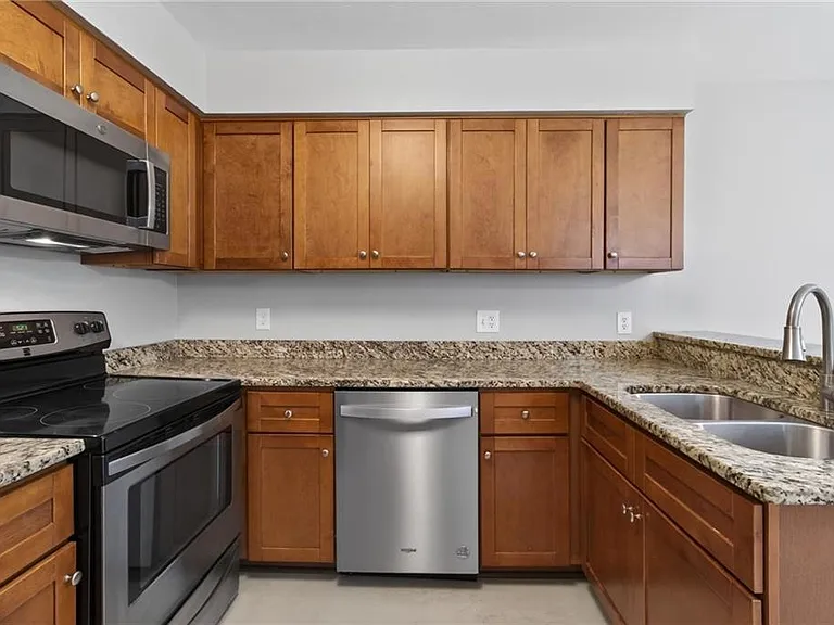 2232 Poplar Point Rd — Photo 3