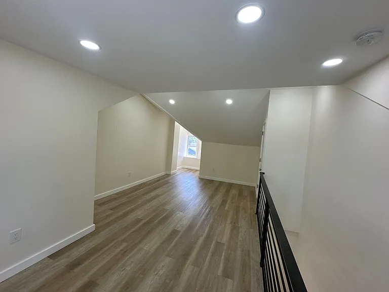1288 E State St — Photo 7