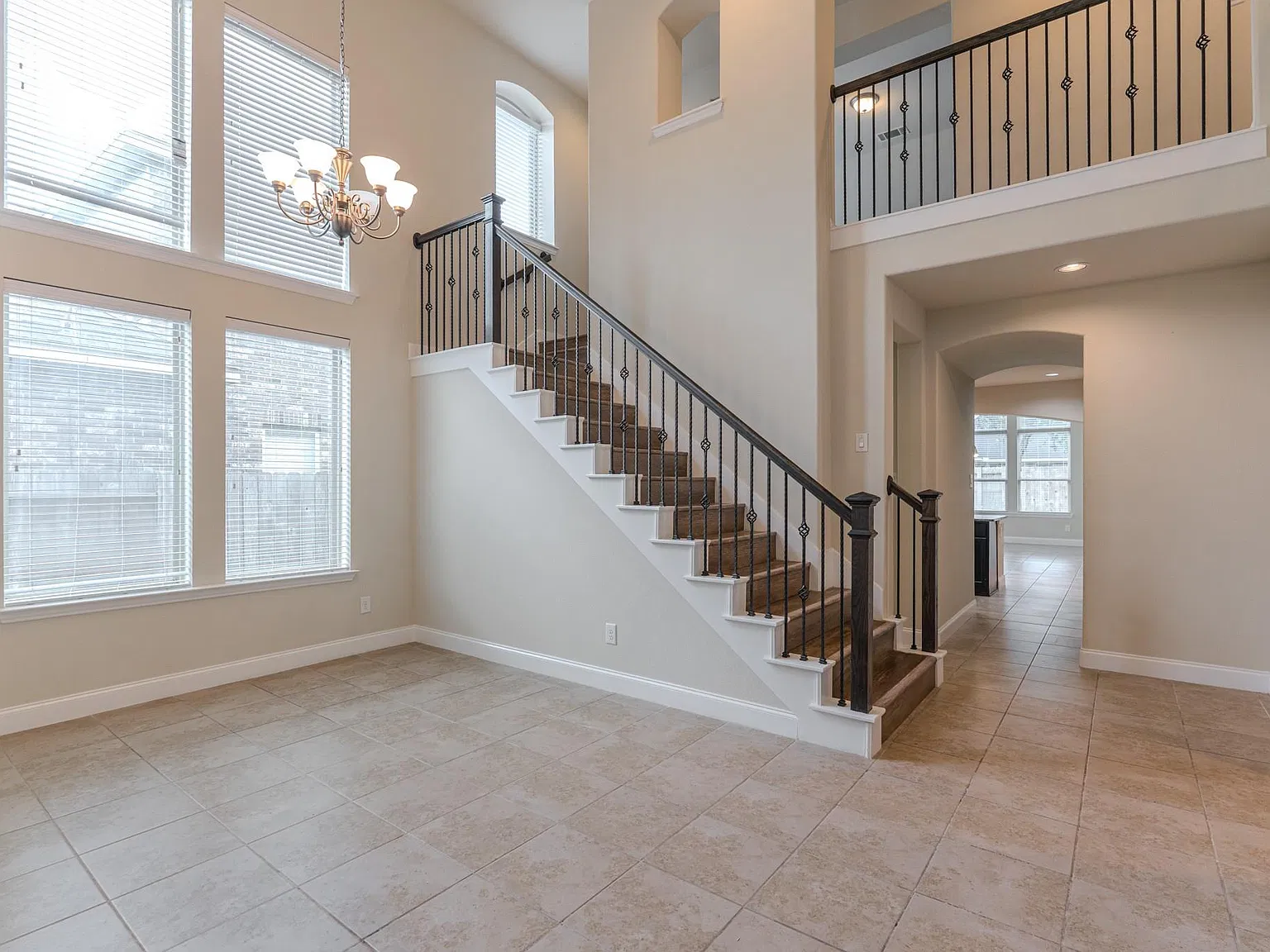 4 bed, 3.0 bath, 3567 sqft, $3,000 — Photo 3