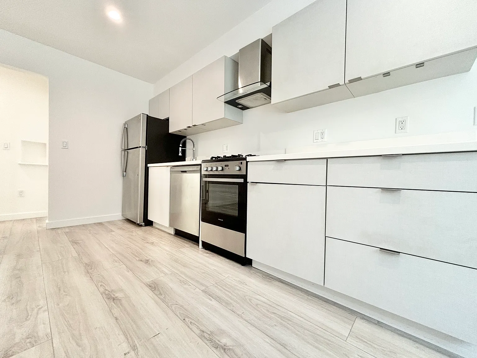 2 bed, 750 sqft, $2,095 — Photo 2