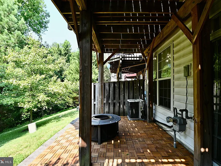 6915 Rolling Creek Way — Photo 28