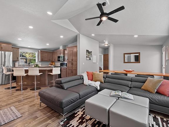 3rd image of 185 Dutch Oven Ln
