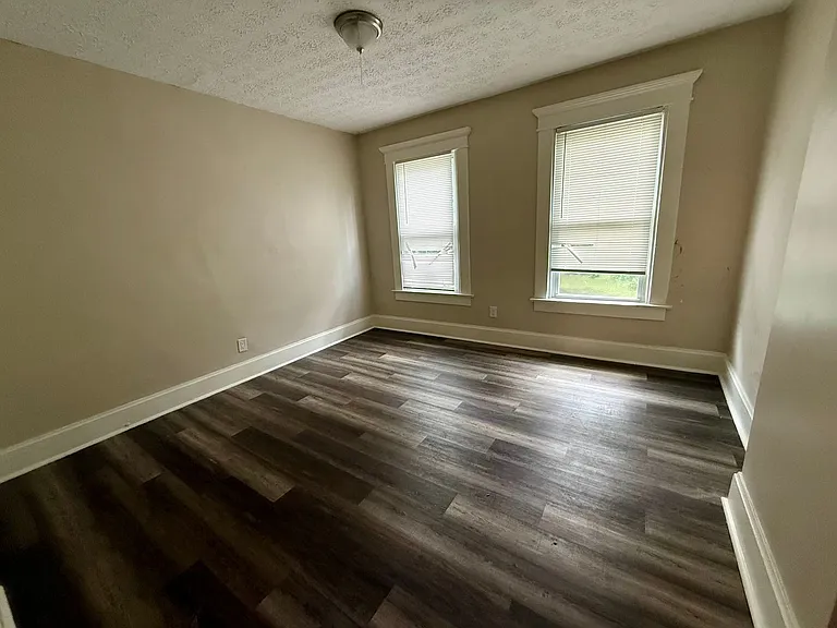 60 W Park Ave — Photo 9