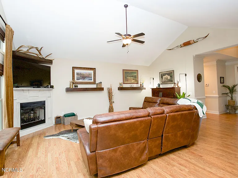 237 Rothbury Dr — Photo 10
