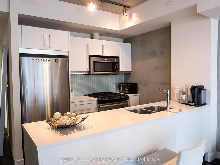 25 Oxley St #706 — Photo 1