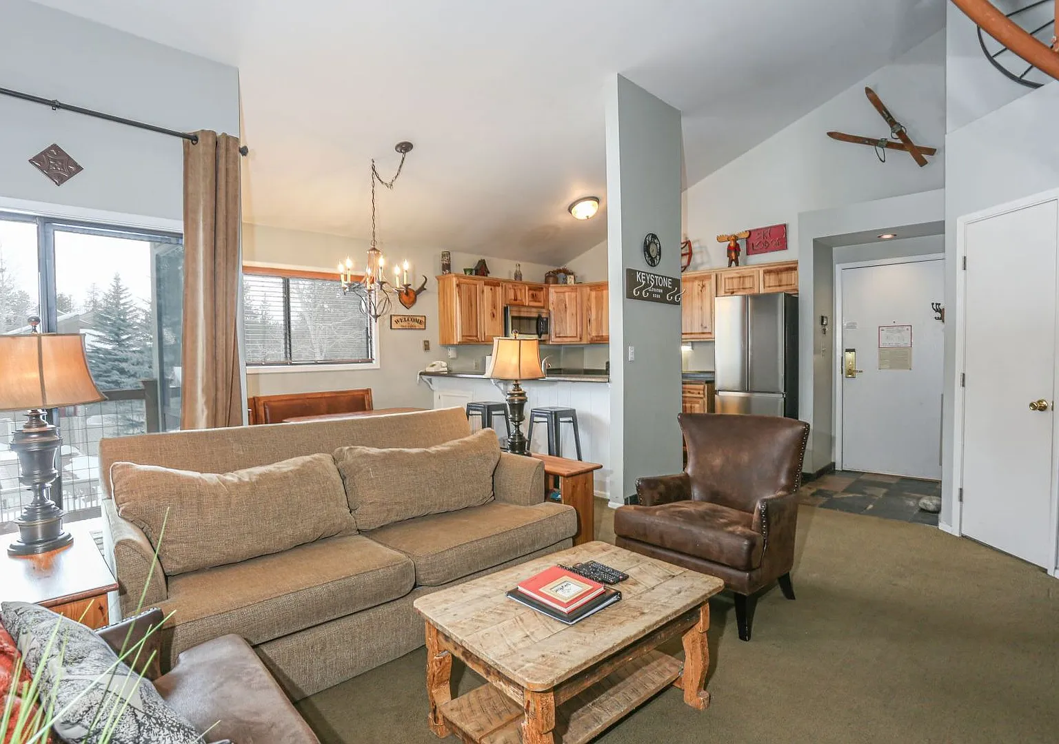 Move In Special! Keystone 2 Bed/2bath! Plus Bonus Room Pool And Hot Tubs! Bike Storage! — Photo 3