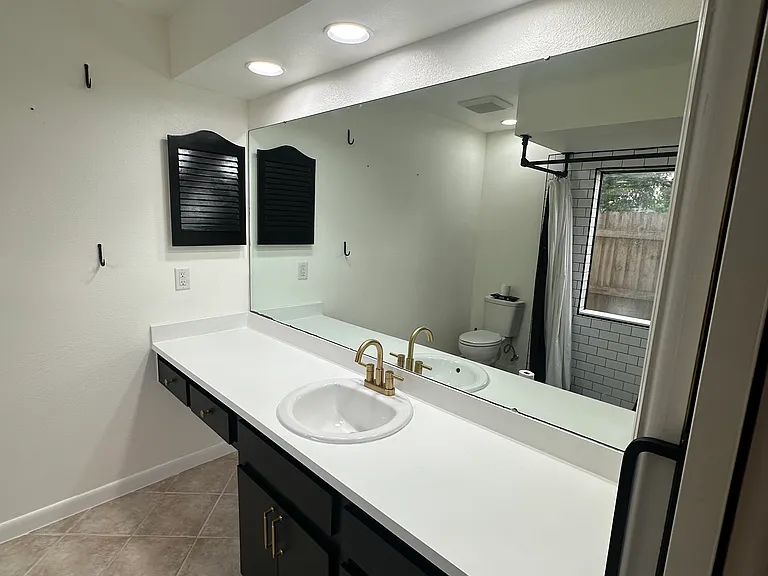 1041 Sawyers Ct — Photo 61