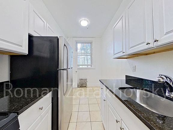 5th image of 1868 Commonwealth Ave #27