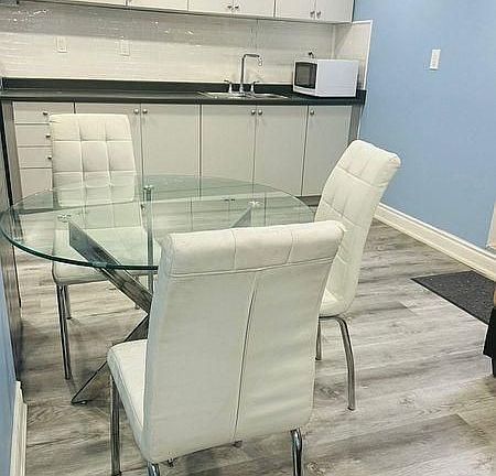 2nd image of 32 Maple Beach Cres