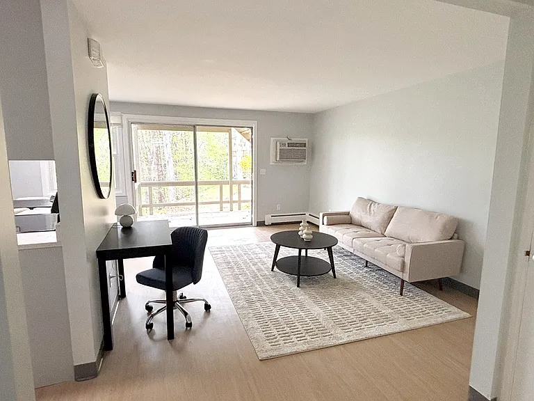 39 Therese Ave — Photo 18