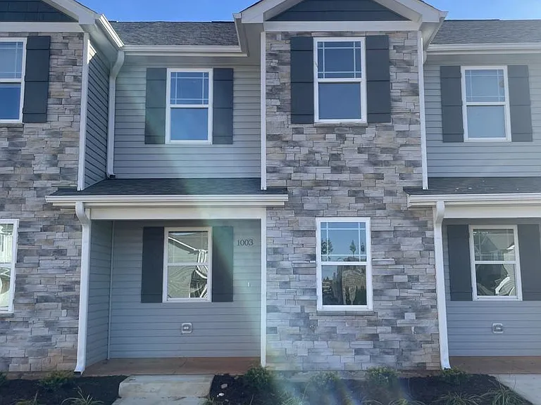 1003 Peony Ln — Photo 1